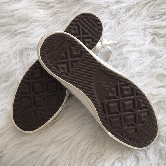 Converse Chuck Taylor Chambray Daisy Sneakers - Picture 4 of 5